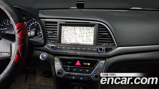 Hyundai AVANTE 2018 — фото 12