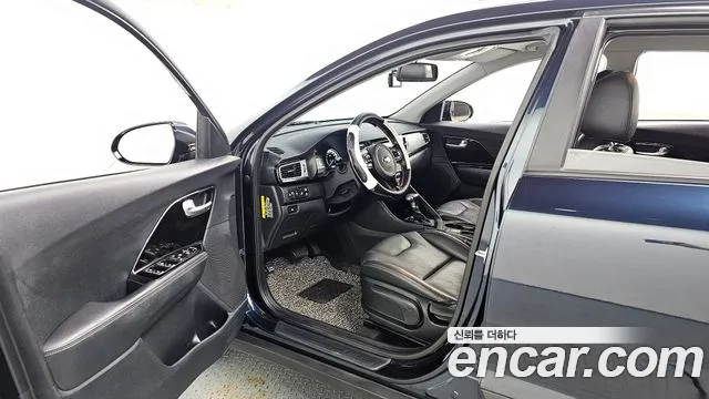 Kia Niro 2018 — фото 10
