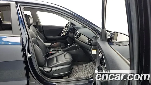 Kia Niro 2018 — фото 11