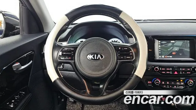 Kia Niro 2018 — фото 13