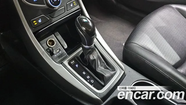 Hyundai AVANTE 2016 — фото 9