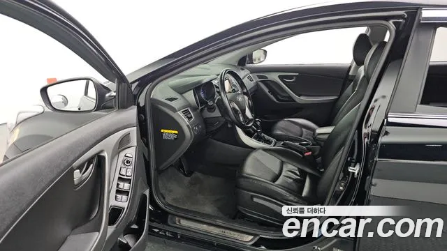 Hyundai AVANTE 2016 — фото 10