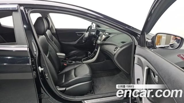 Hyundai AVANTE 2016 — фото 18