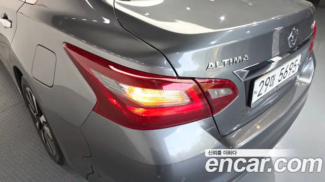 Nissan Altima 2018 — фото 9