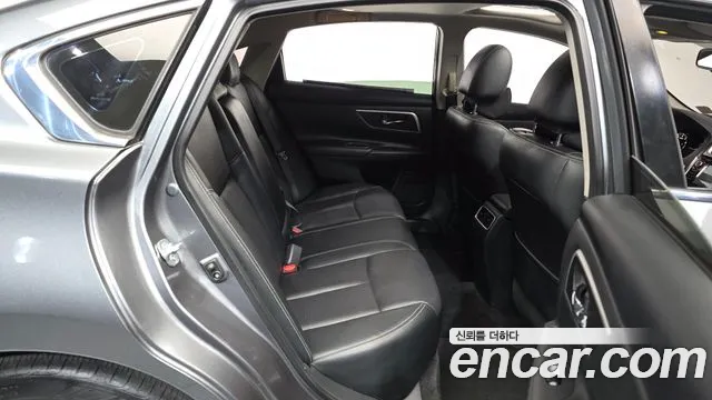 Nissan Altima 2018 — фото 16
