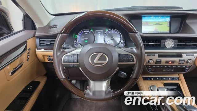 Lexus ES 2018 — фото 19