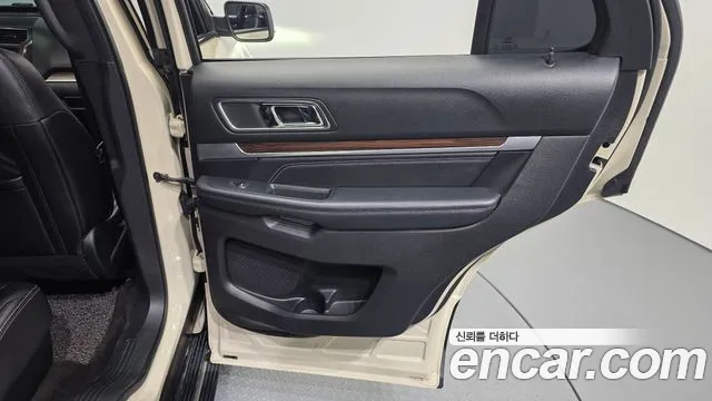 Ford Explorer 2018 — фото 15