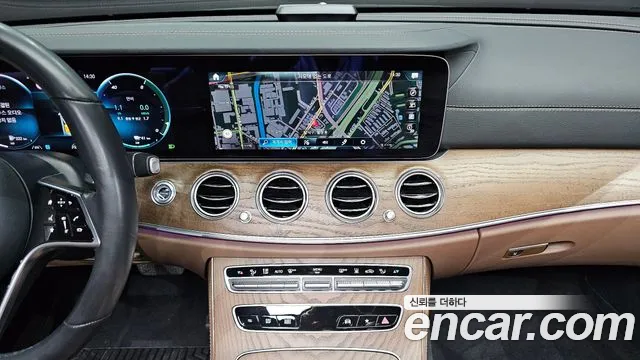 Mercedes-Benz E-Class 2021 — фото 19