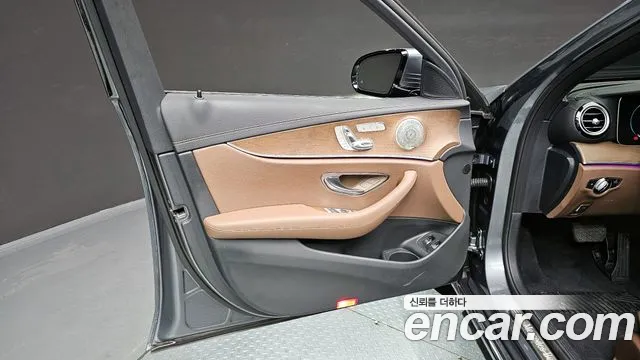 Mercedes-Benz E-Class 2021 — фото 14