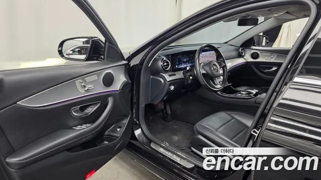 Mercedes-Benz E-Class 2017 — фото 13
