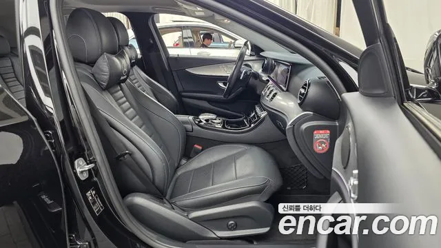 Mercedes-Benz E-Class 2017 — фото 17