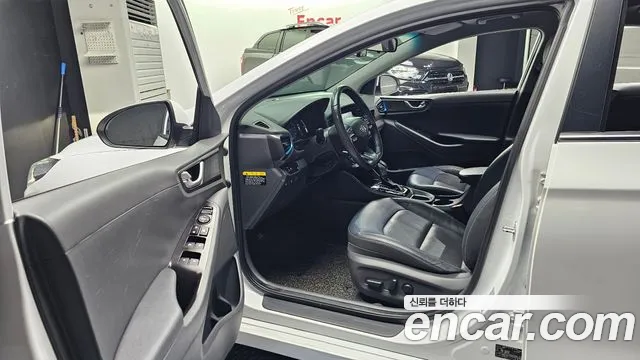 Hyundai Ioniq 2017 — фото 13