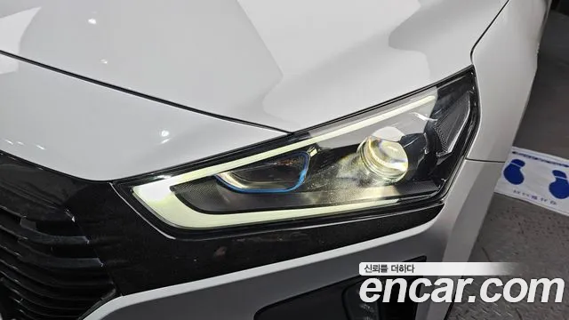 Hyundai Ioniq 2017 — фото 8
