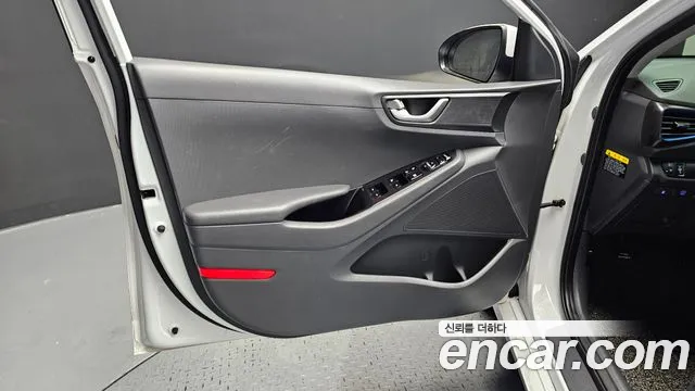 Hyundai Ioniq 2017 — фото 14
