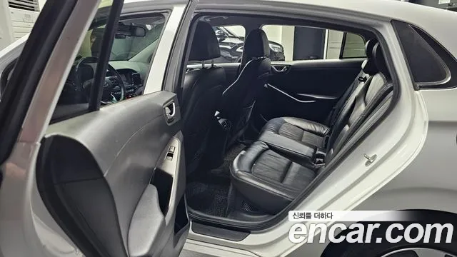Hyundai Ioniq 2017 — фото 16