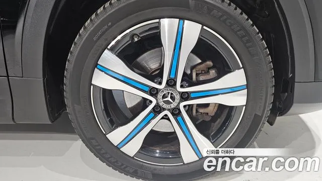 Mercedes-Benz EQB 2023 — фото 5