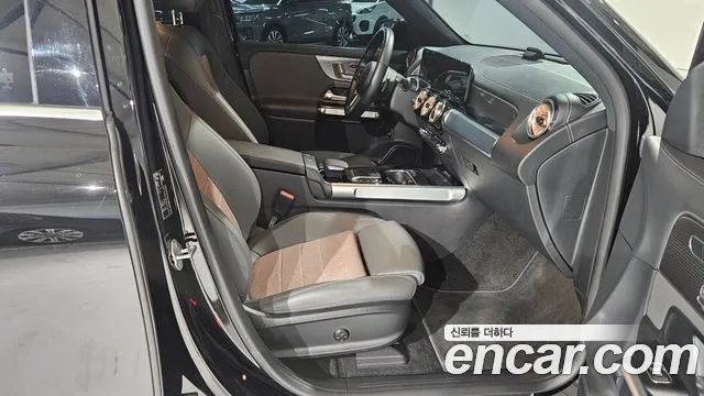 Mercedes-Benz EQB 2023 — фото 18