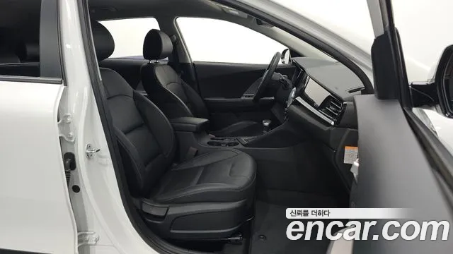 Kia Niro 2020 — фото 10