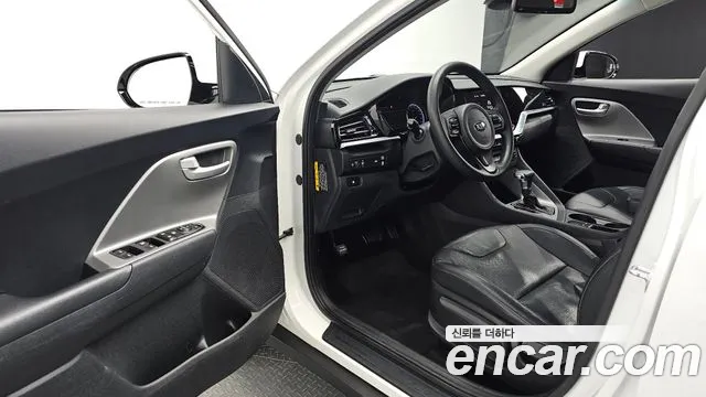 Kia Niro 2020 — фото 11