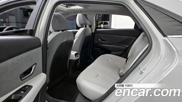 Hyundai AVANTE 2023 — фото 17