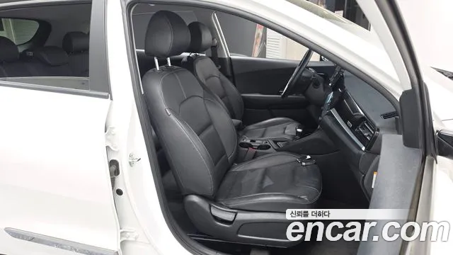 Kia Niro 2021 — фото 18