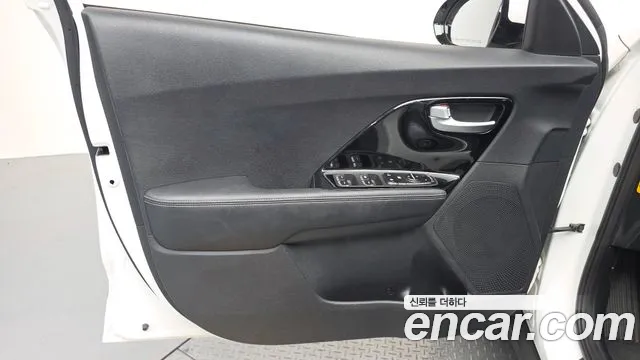 Kia Niro 2021 — фото 14