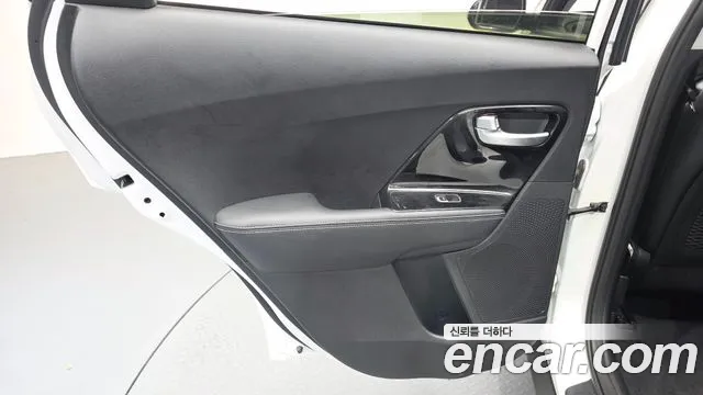 Kia Niro 2021 — фото 15