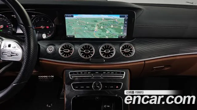 Mercedes-Benz E-Class 2019 — фото 16