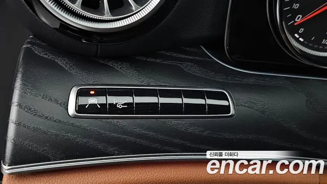 Mercedes-Benz E-Class 2019 — фото 19