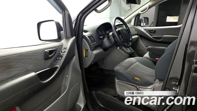 Hyundai Starex 2017 — фото 10