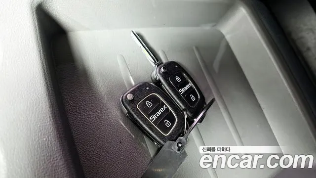 Hyundai Starex 2017 — фото 15