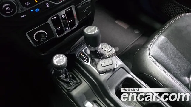 Jeep Wrangler 2021 — фото 12