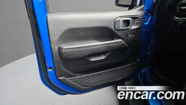 Jeep Wrangler 2021 — фото 14