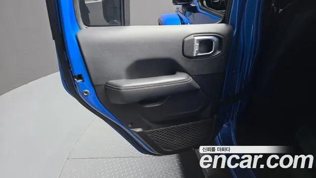 Jeep Wrangler 2021 — фото 15