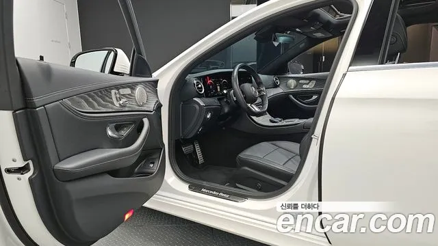 Mercedes-Benz E-Class 2021 — фото 13