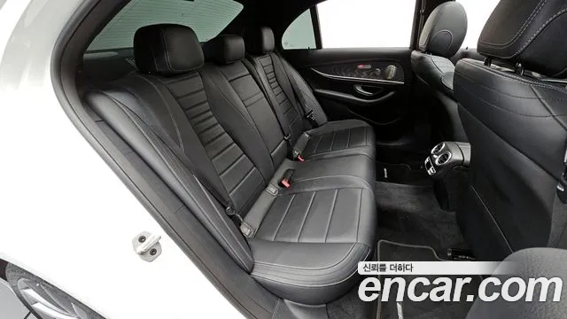 Mercedes-Benz E-Class 2021 — фото 17