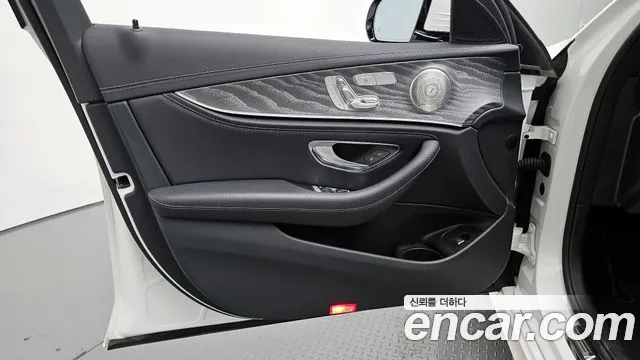 Mercedes-Benz E-Class 2021 — фото 14
