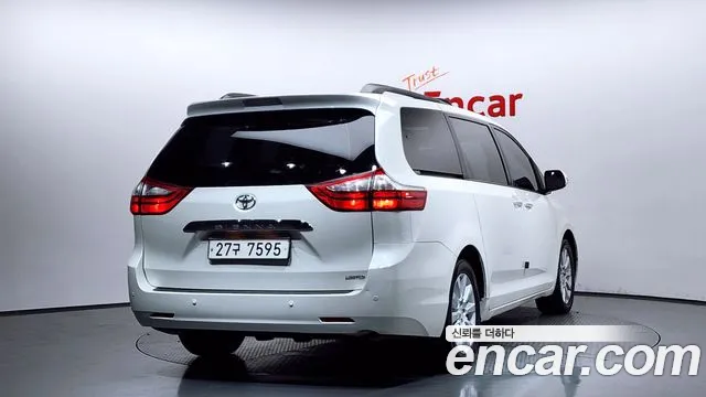 Toyota Sienna 2017 — фото 2