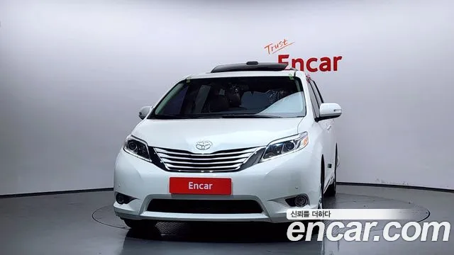 Toyota Sienna 2017 — фото 3