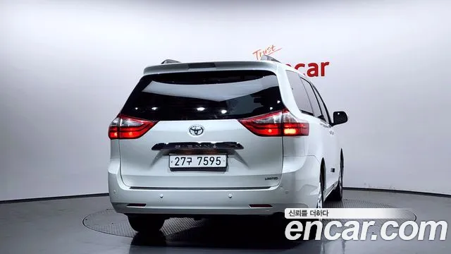 Toyota Sienna 2017 — фото 4