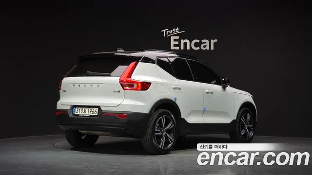 Volvo XC40 2022 — фото 2