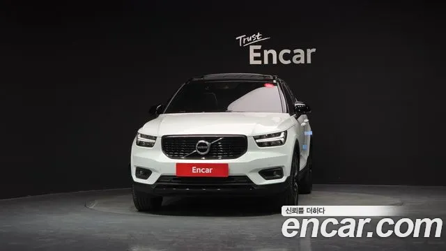 Volvo XC40 2022 — фото 3