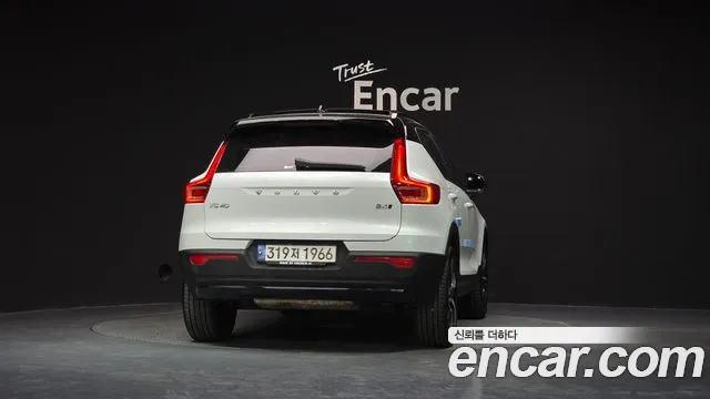 Volvo XC40 2022 — фото 4