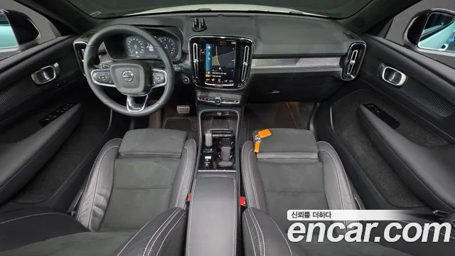 Volvo XC40 2022 — фото 10