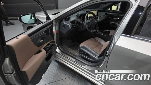Lexus ES 2023 — фото 13
