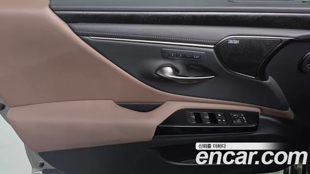 Lexus ES 2023 — фото 14