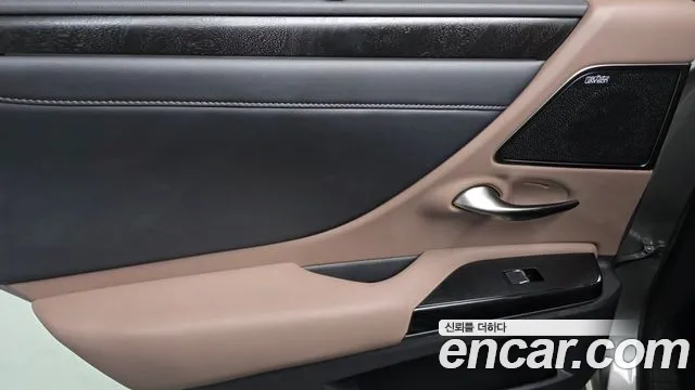 Lexus ES 2023 — фото 15