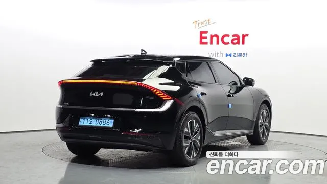 Kia EV6 2023 — фото 2