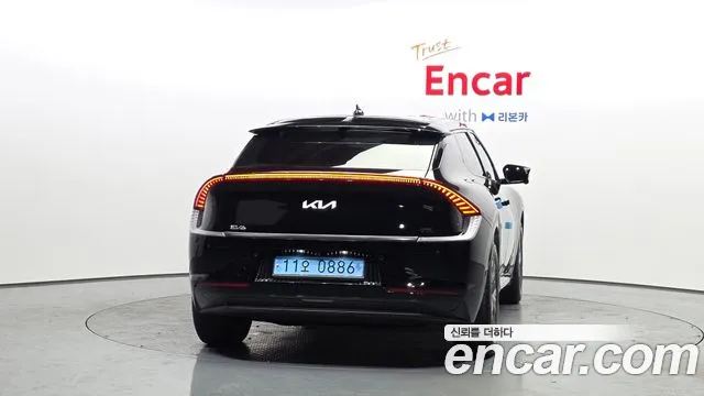Kia EV6 2023 — фото 4