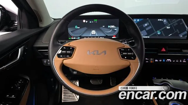 Kia EV6 2023 — фото 18